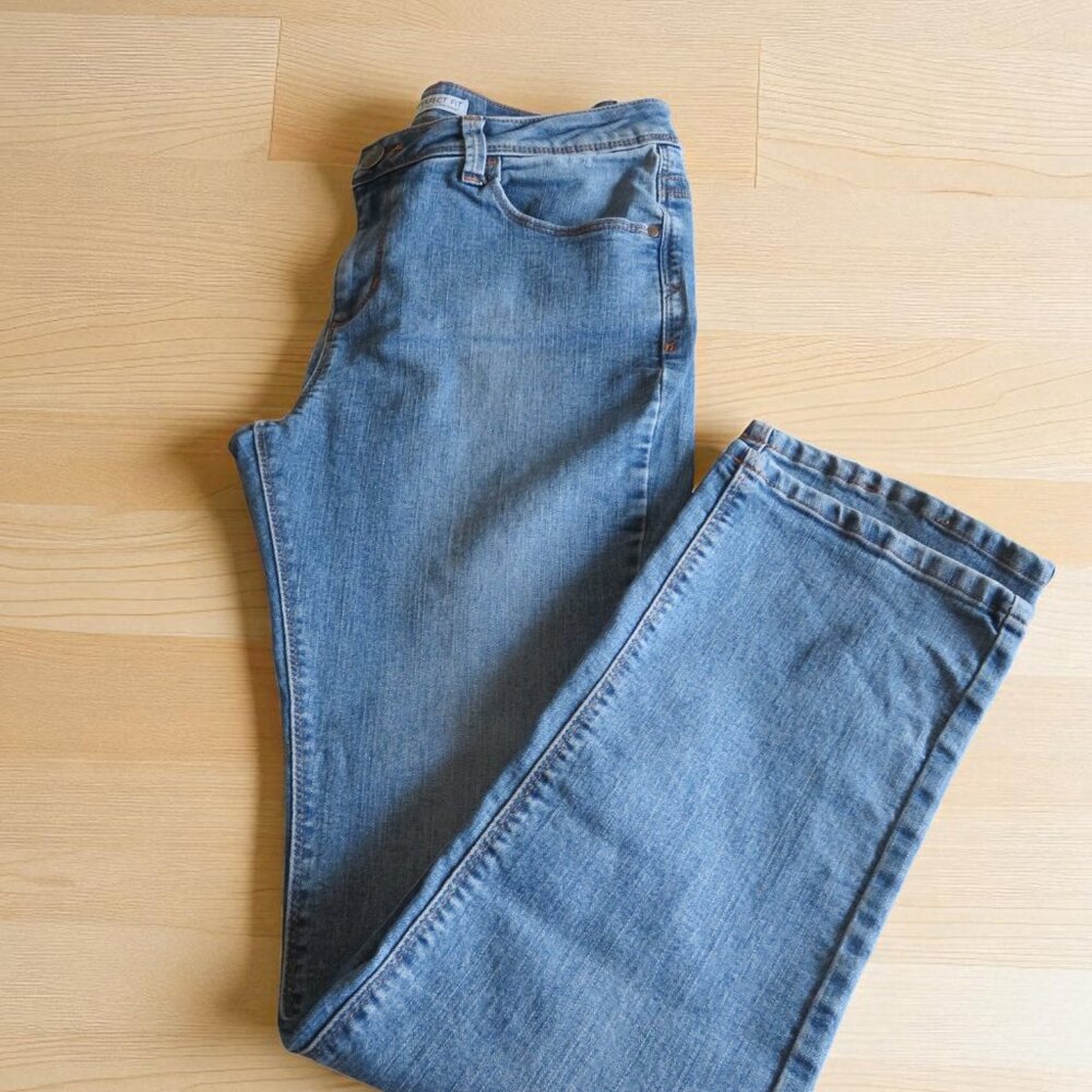 LEE - Perfect Fit Women's Jeans (Just Below Waist), Size 10 Medium, Pre-Owned